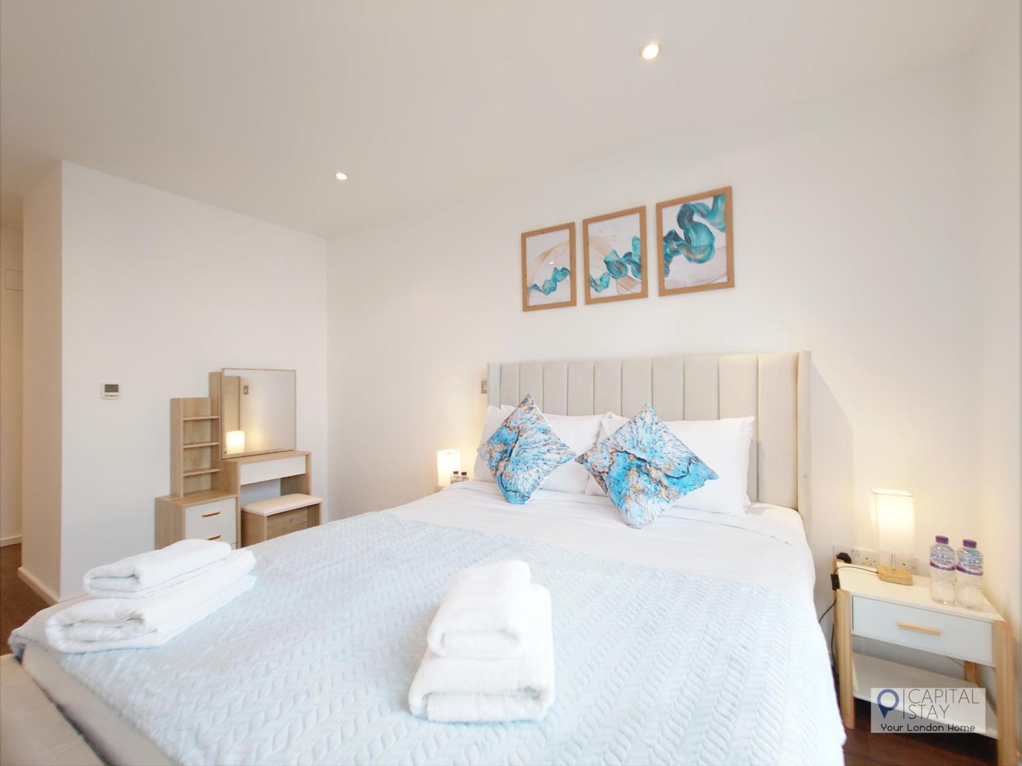 Deluxe Two Bed By Excel & O2 Londra